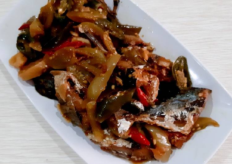 Ikan kembung cabe ijoš